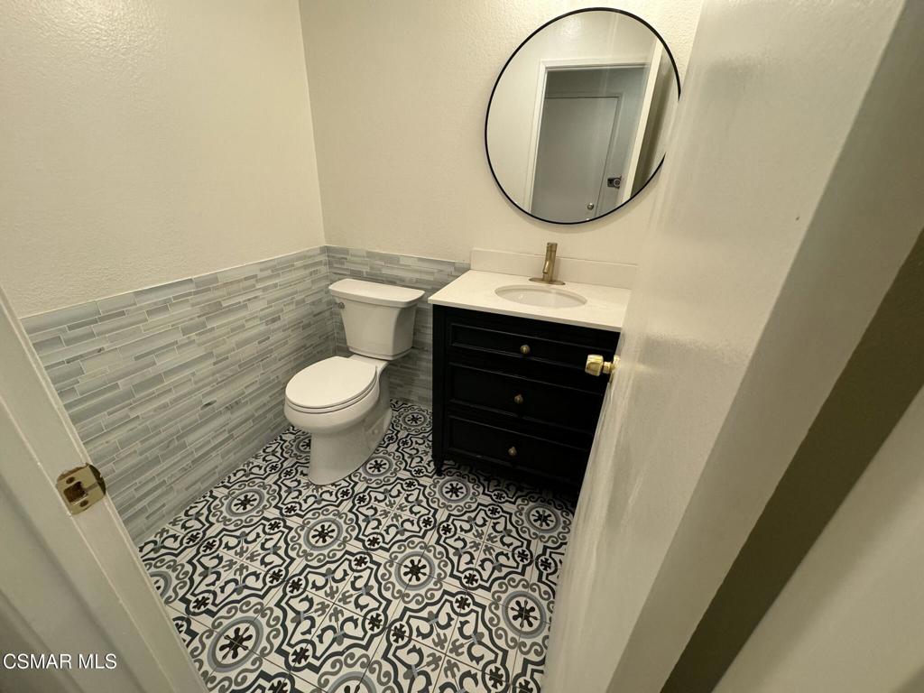 13654 Blacksmith Court Moorpark, CA 93021 - Photo 14 of 34 a bathroom with a toilet a sink and a mirror