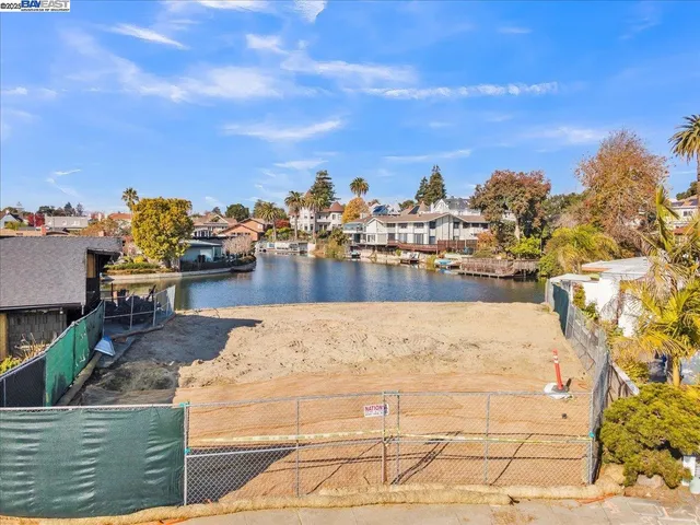 $748,000 | 641 Sandalwood Isle, Alameda, CA 94501