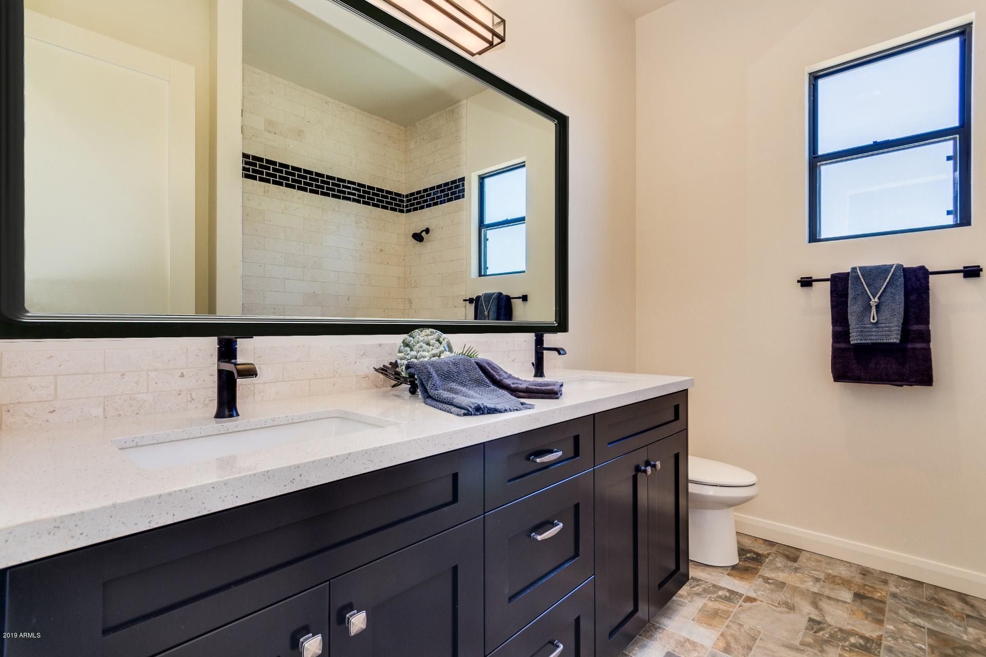 1045 East Joy Ranch Road Phoenix, AZ 85086 - Photo 31 of 39 GUEST BATH