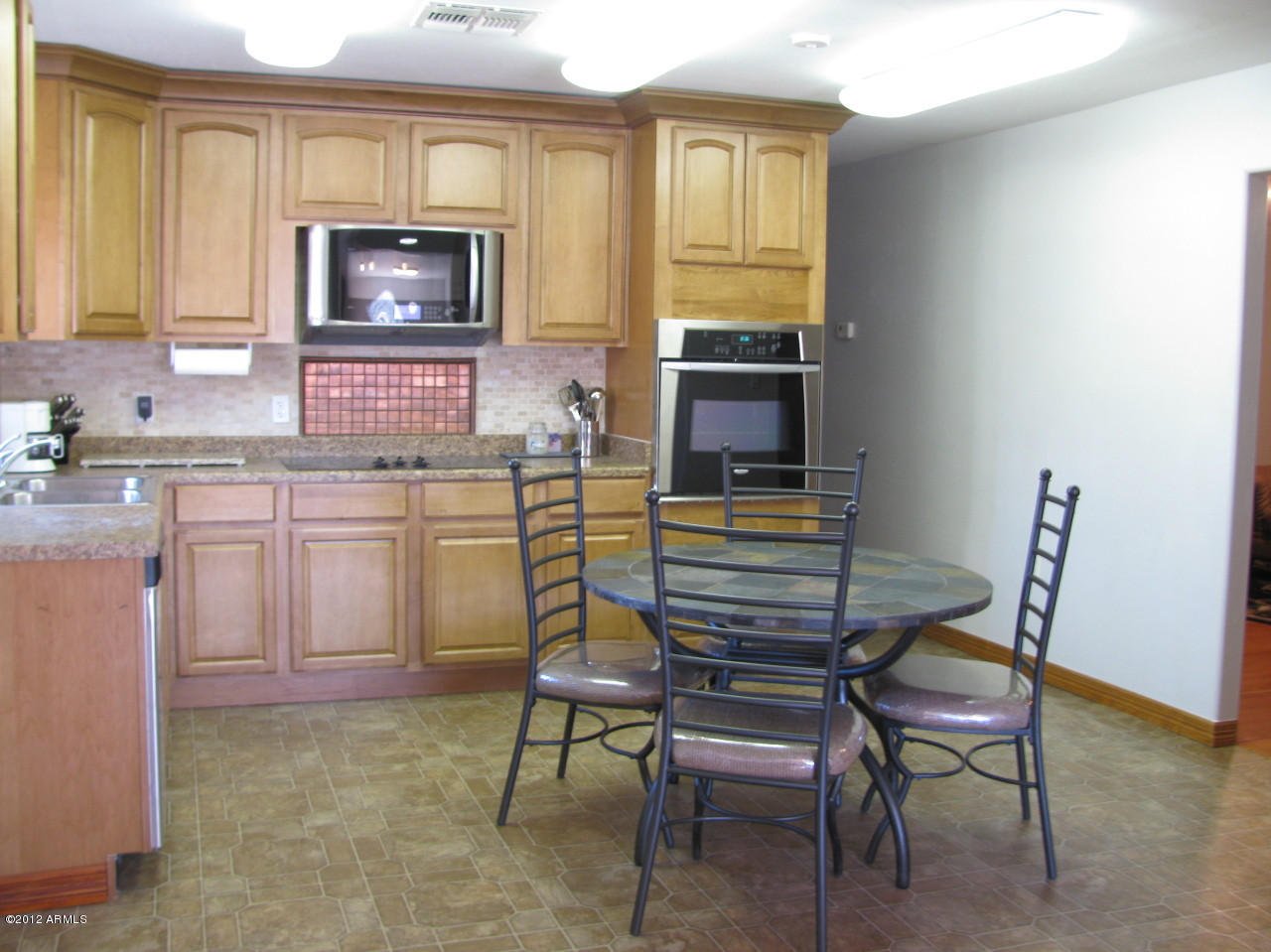 7424 South Russell Road Globe, AZ 85501 - Photo 4 of 30 Kitchen with Top of the Line Appliances