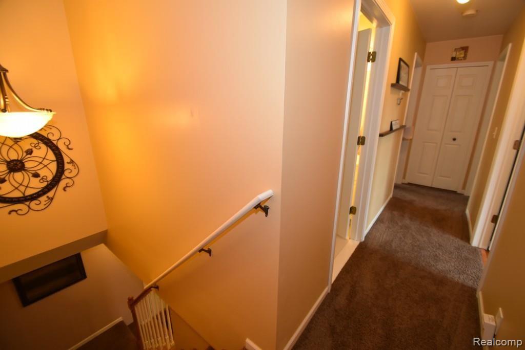 2842 Gerald Avenue Rochester, MI 48307 - Photo 21 of 40 2842 Some Place in Rochester Hills Michigan (74).jpg