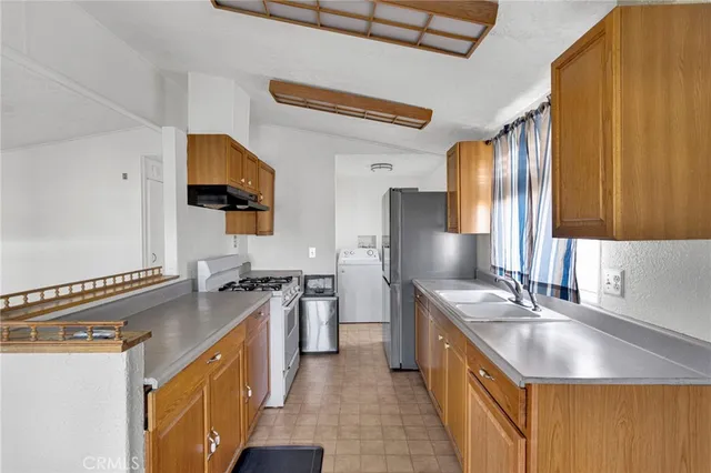 $84,900 | 16473 Green Tree Boulevard, Unit 21, Victorville, CA 92395