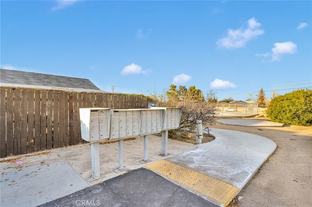 $84,900 | 16473 Green Tree Boulevard, Unit 21, Victorville, CA 92395