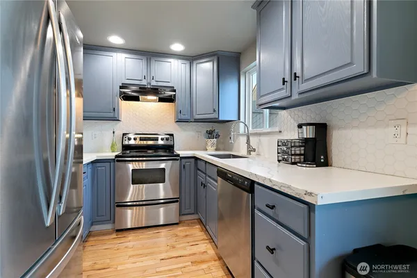 $325,000 | 14518 West Thorne Lane Southwest, Lakewood, WA 98498