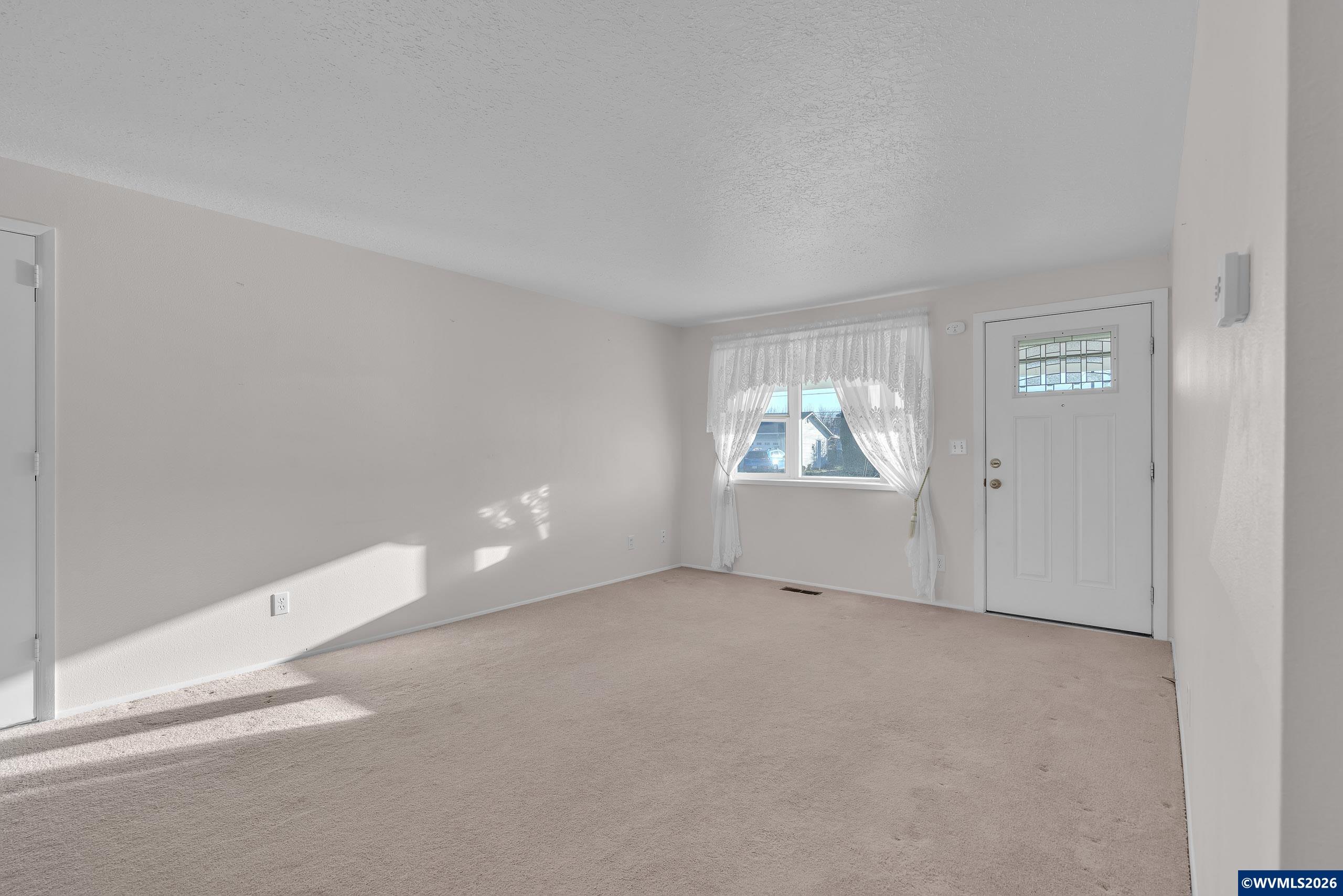 1379 Sallal Road Woodburn, OR 97071 - Photo 9 of 26 Gallery Image 9