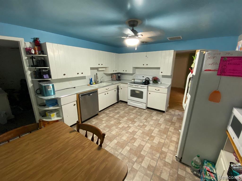 1819 East Dryden Road Metamora, MI 48455 - Photo 14 of 25