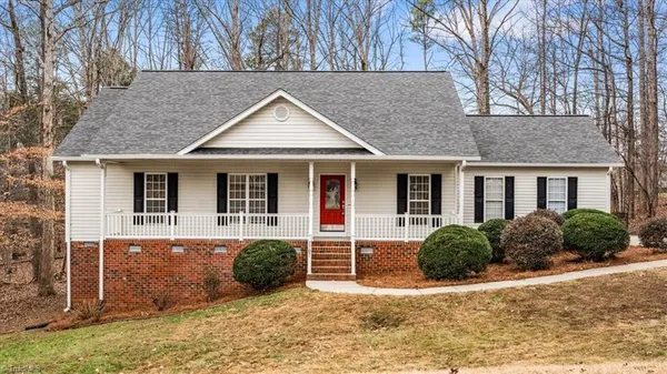 $2,300 | 7707 Foxhaven Court, Greensboro, NC 27455