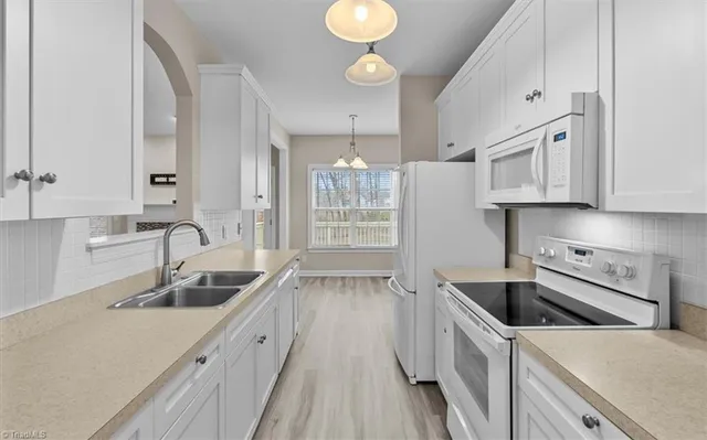 $2,400 | 7707 Foxhaven Court, Greensboro, NC 27455