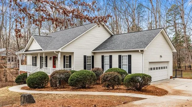 $2,400 | 7707 Foxhaven Court, Greensboro, NC 27455