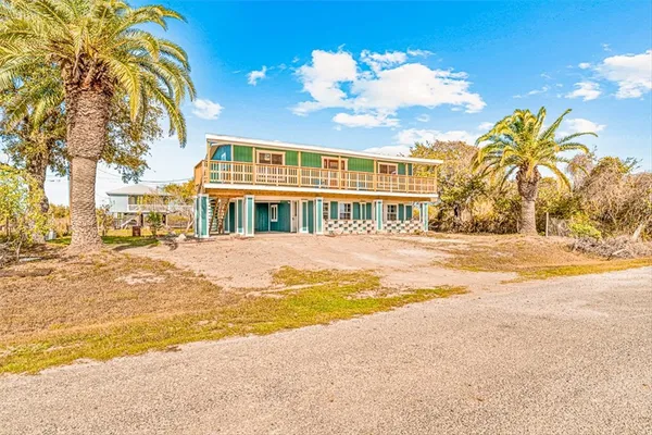 $304,900 | 257 West Club Oak Lane, Rockport, TX 78382