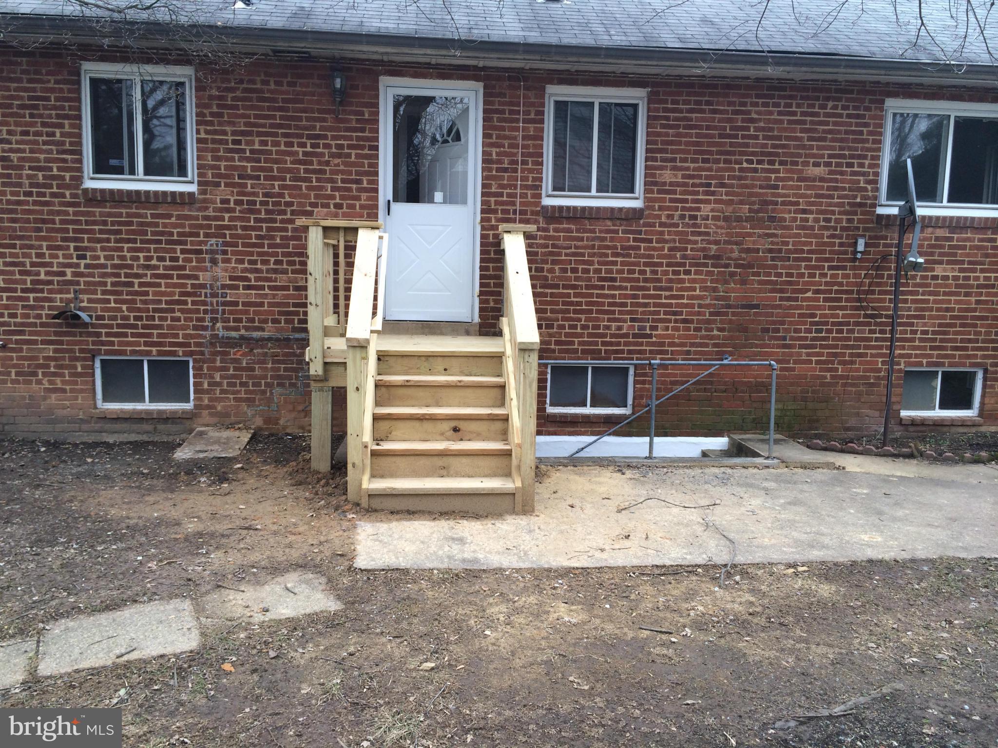 6000 Craig Street Springfield, VA 22150 - Photo 16 of 27 Exterior (Front)