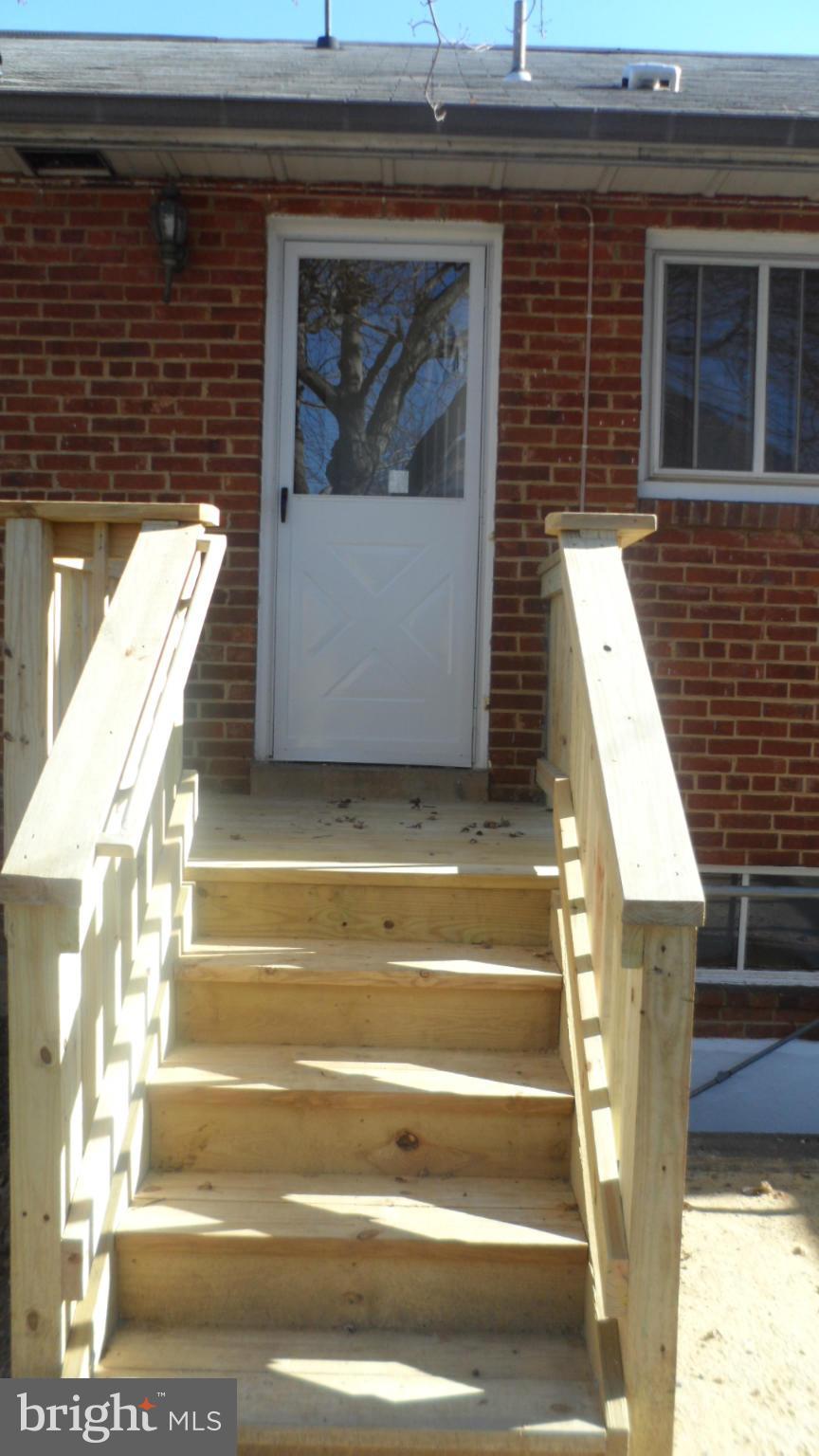 6000 Craig Street Springfield, VA 22150 - Photo 6 of 27 Exterior (Rear)