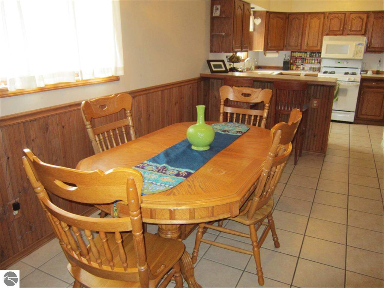 4210 Summerhill Road Traverse City, MI 49684 - Photo 8 of 20 1782045-7.JPG
