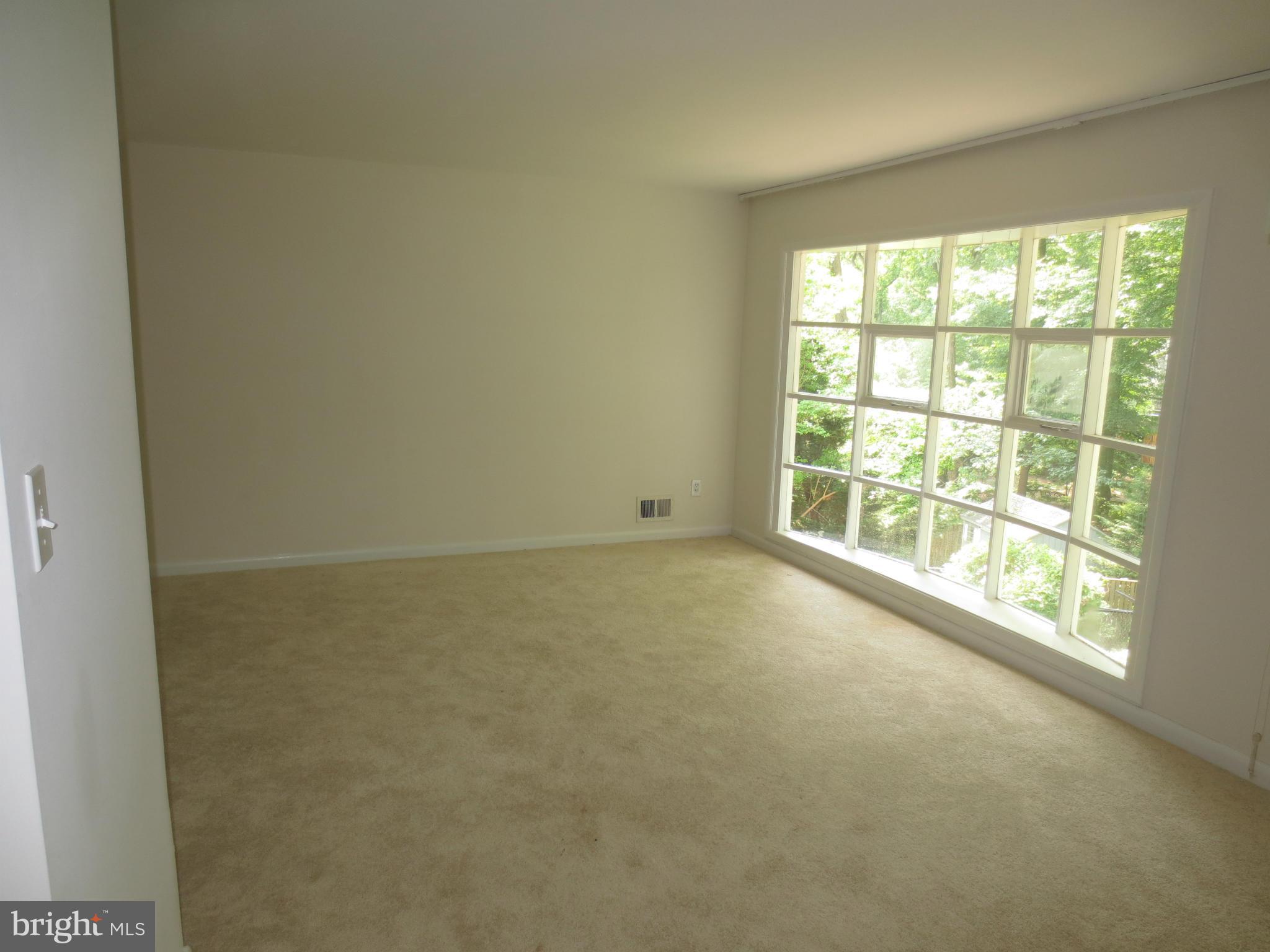 10616 Glenwild Road Silver Spring, MD 20901 - Photo 2 of 30 Living Room View