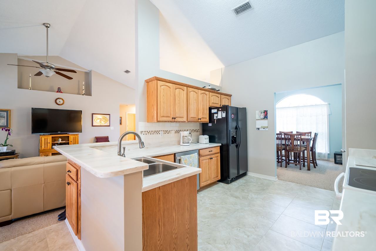 354 Manchester Lane Foley, AL 36535 - Photo 8 of 39 Kitchen