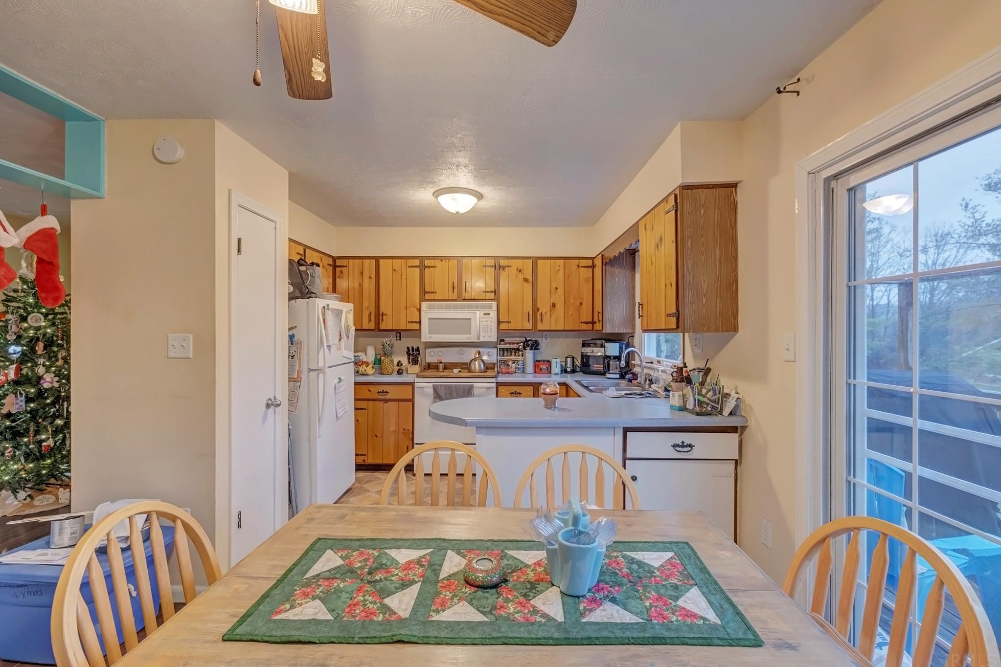 363 East Spring Street Bloomfield, IN 47424 - Photo 11 of 33 Gallery Image 11
