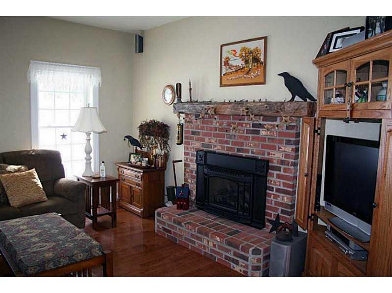218 Dover Road Dexter, ME 04930 - Photo 10 of 34 Living Room.
