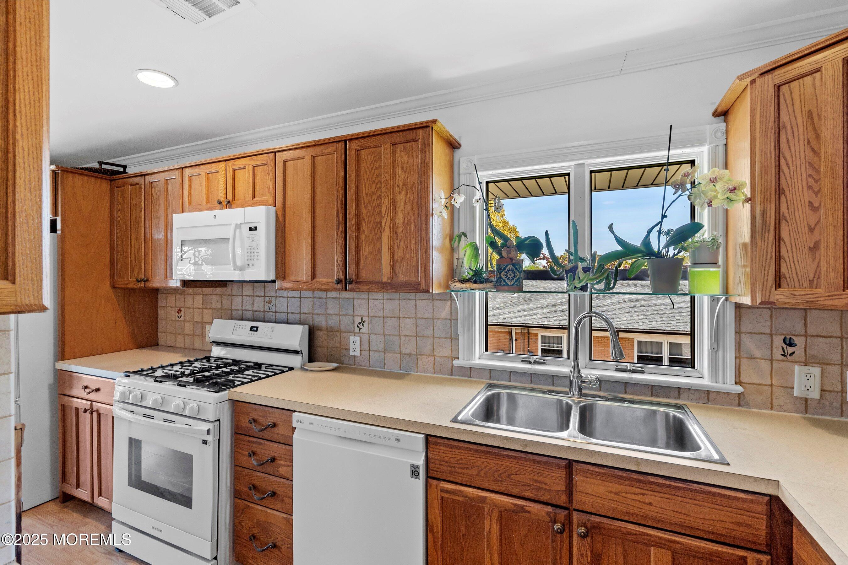 1501 Hulse Road, Unit 18 Point Pleasant, NJ 08742 - Photo 11 of 40 16-Kitchen 1D