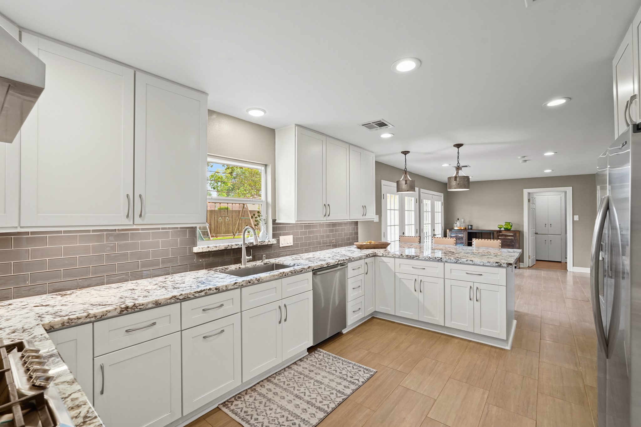 5242 Sanford Road Houston, TX 77035 - Photo 13 of 34