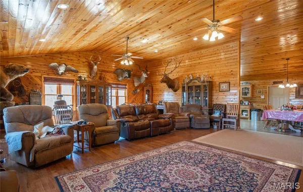 $1,925,000 | 32315 County Road 325, Salem, MO 65560