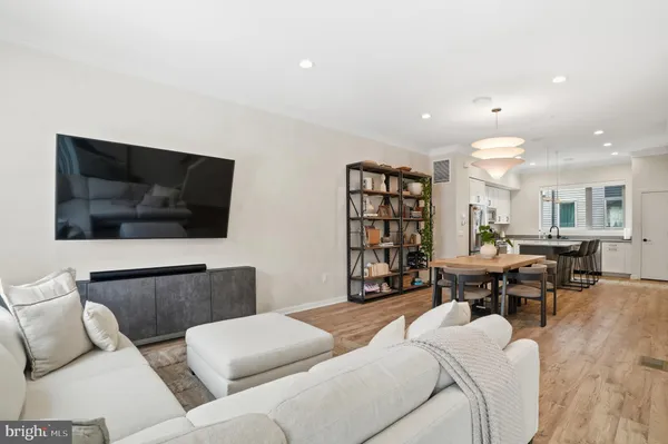 $785,000 | 3112 Pierview Lane, Philadelphia, PA 19125