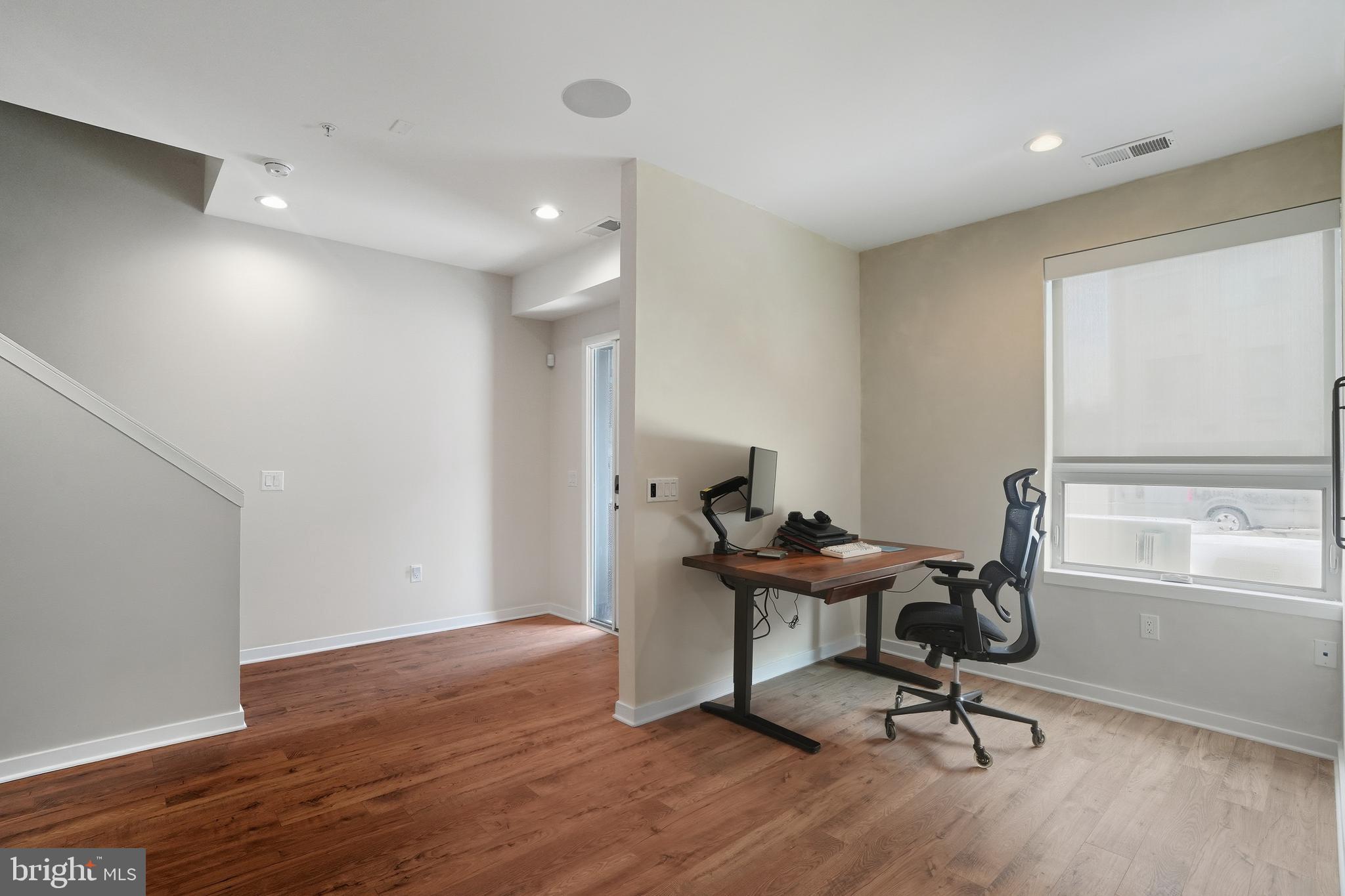 3112 Pierview Lane Philadelphia, PA 19125 - Photo 4 of 39 a workspace with furniture and a window