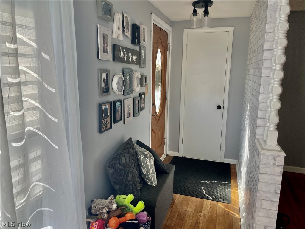 1762 Bellingham Road Cleveland, OH 44124 - Photo 4 of 24
