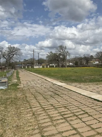 $375,000 | 1225 State Highway 71, Smithville, TX 78957