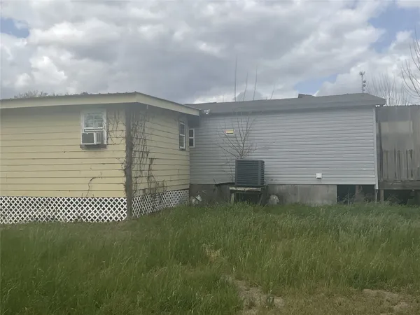 $375,000 | 1225 State Highway 71, Smithville, TX 78957