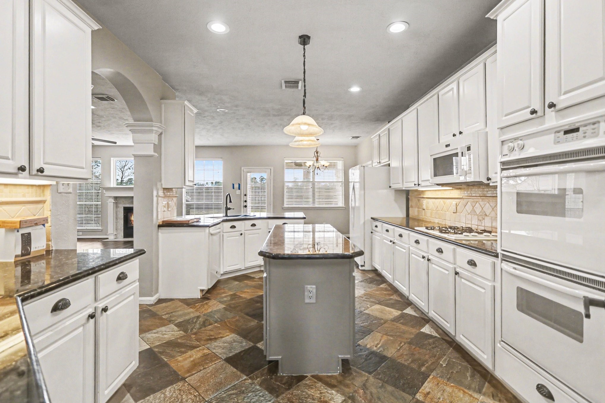 3410 Cypressdale Court Spring, TX 77388 - Photo 9 of 33