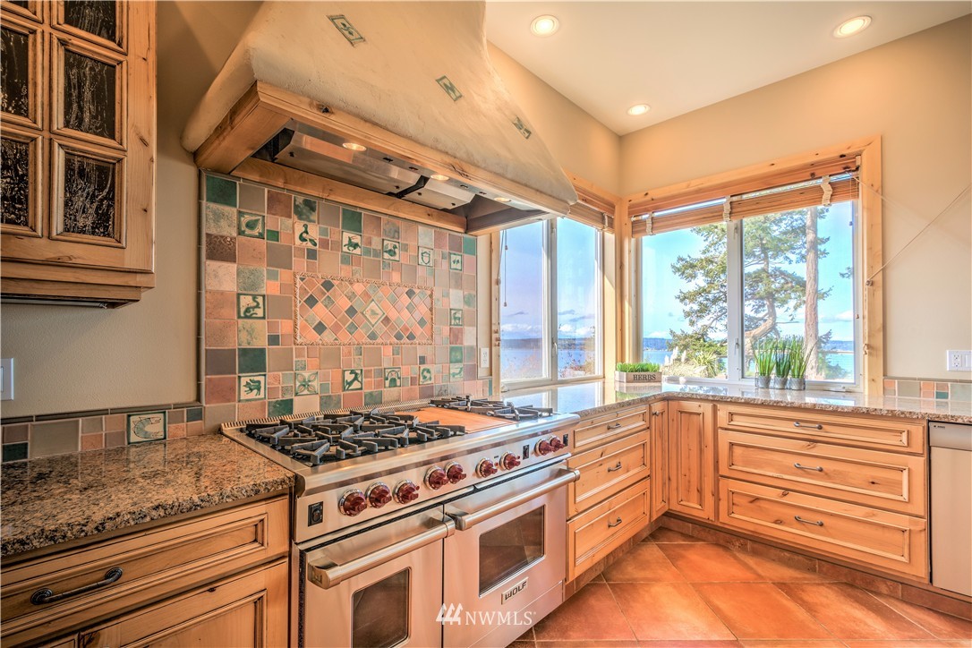 424 Eagle Crest Road Camano Island, WA 98282 - Photo 10 of 25