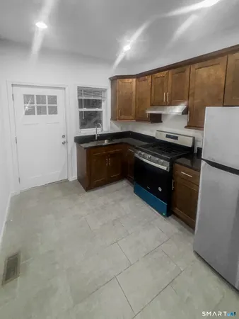 $2,200 | 1042 Iranistan Avenue, Bridgeport, CT 06604
