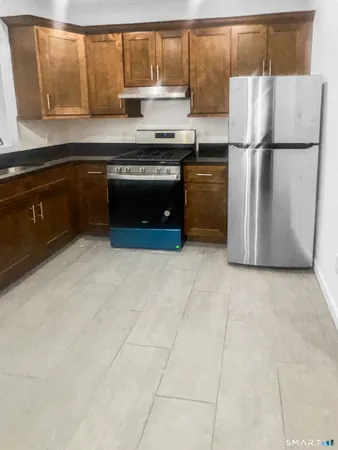 a view of empty room with window
