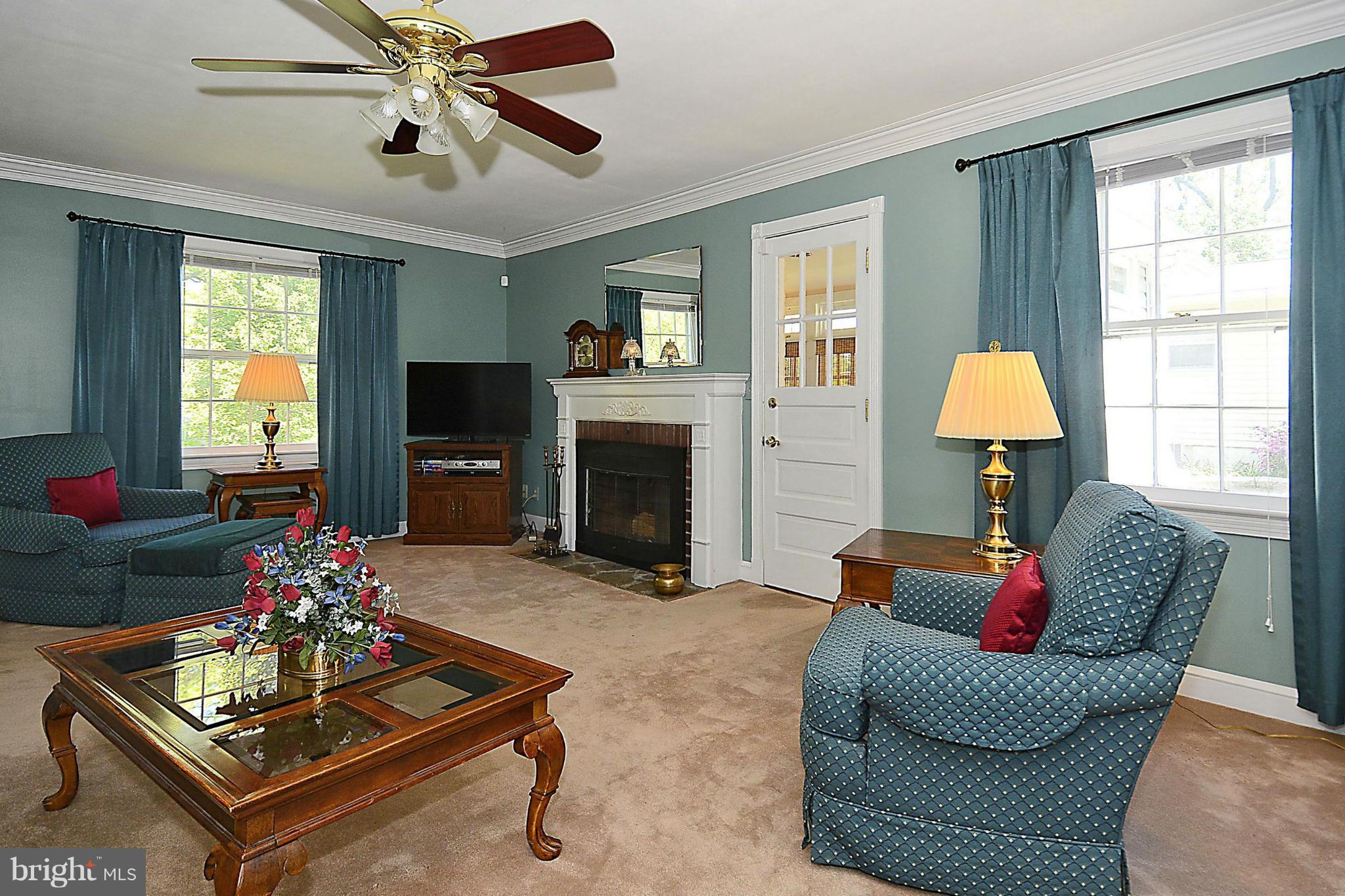 11413 Newport Mill Road Silver Spring, MD 20902 - Photo 13 of 30 Living Room