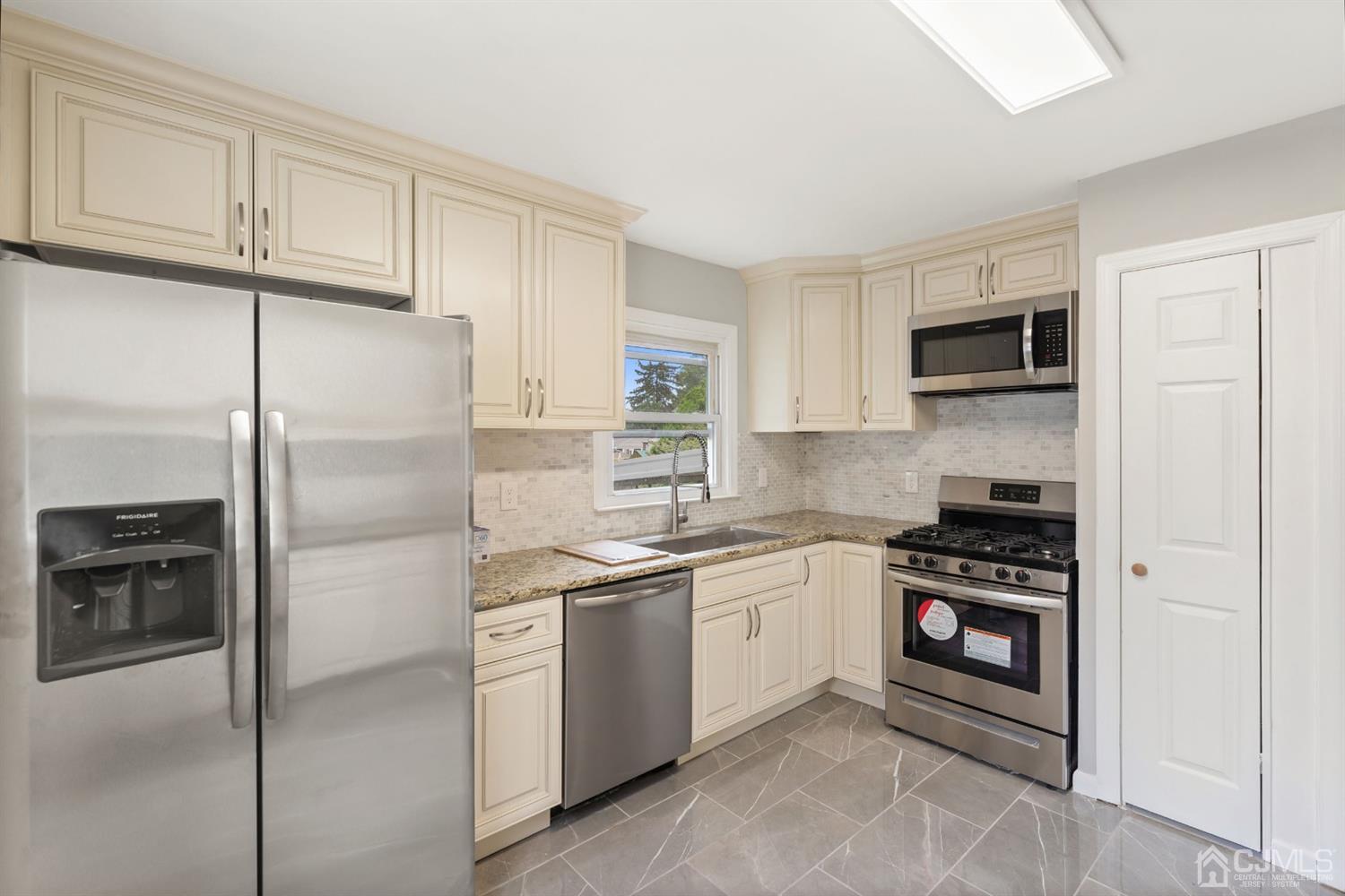 556 Chain O' Hills Road Colonia, NJ 07067 - Photo 4 of 24 a kitchen with a refrigerator stove and microwave