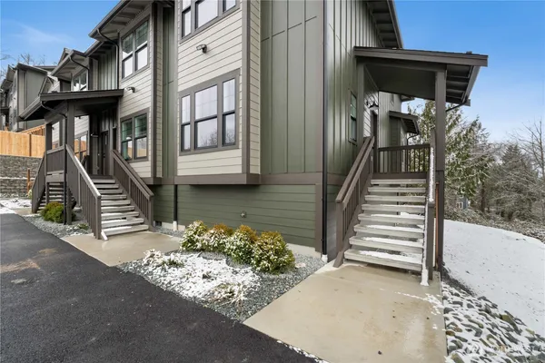 $409,990 | 116 Orchard Avenue South, Unit D, Eatonville, WA 98328