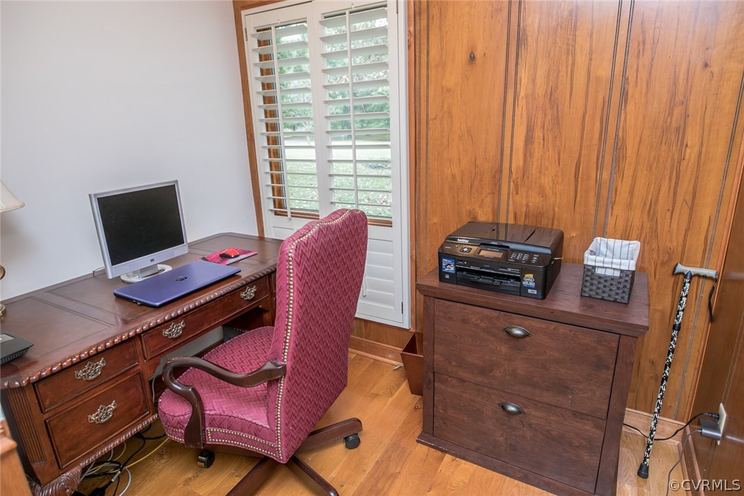 14101 Happy Hill Road Chester, VA 23831 - Photo 41 of 50 Office area off Great room with wide plank pine fl
