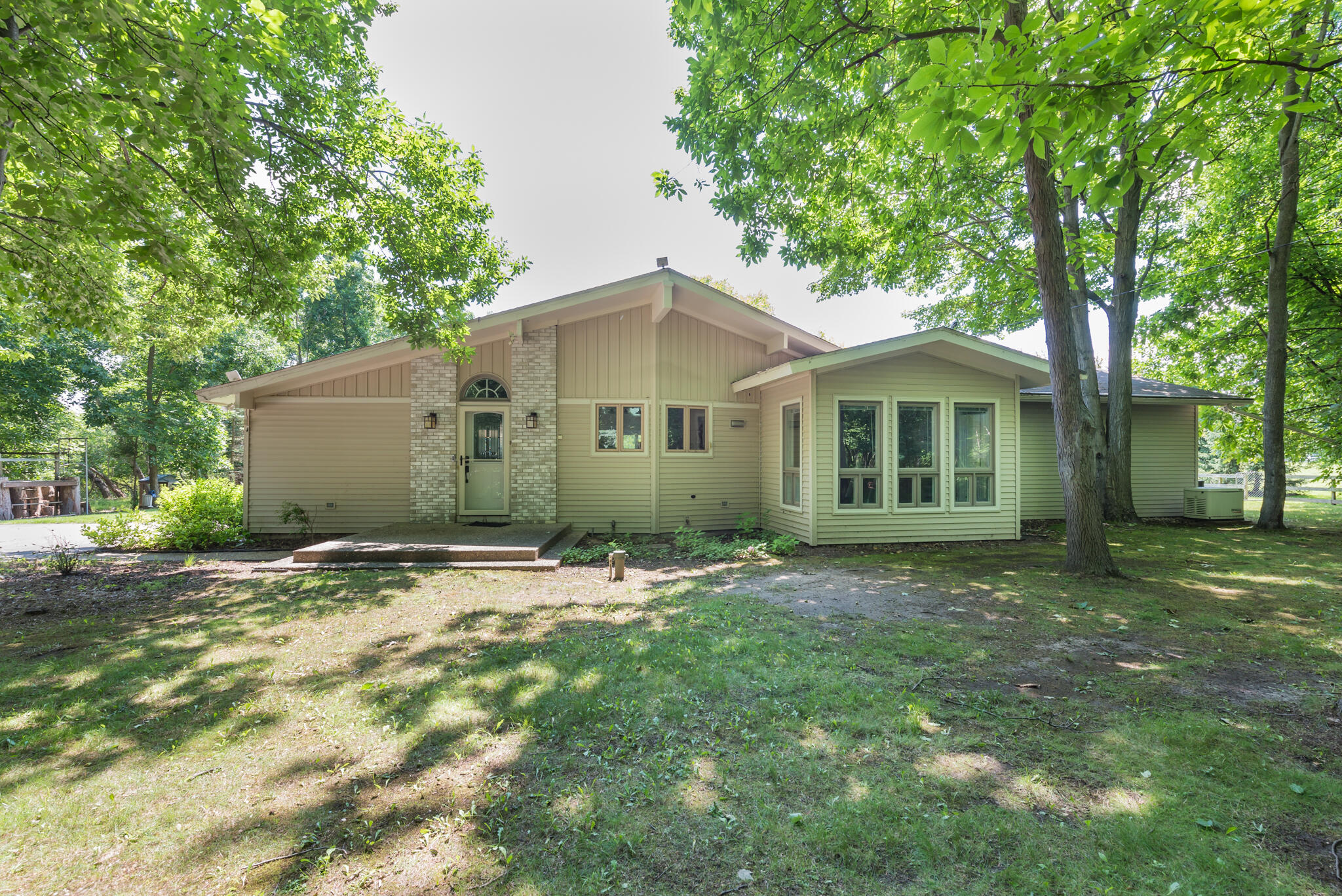 6170 Cascade Road Southeast Grand Rapids, MI 49546 - Photo 3 of 77 2_Front Exterior-3