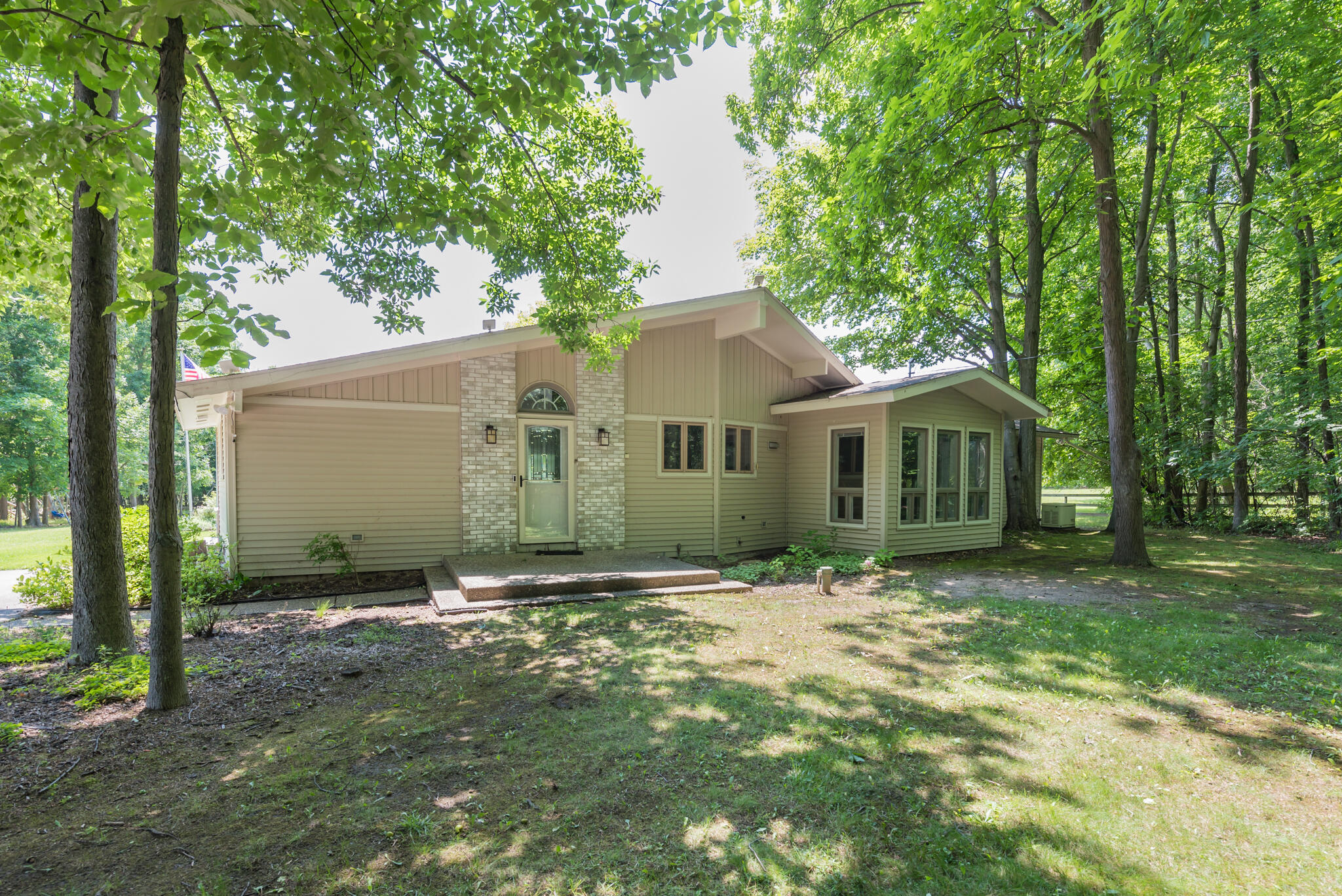 6170 Cascade Road Southeast Grand Rapids, MI 49546 - Photo 4 of 77 2_Front Exterior-4