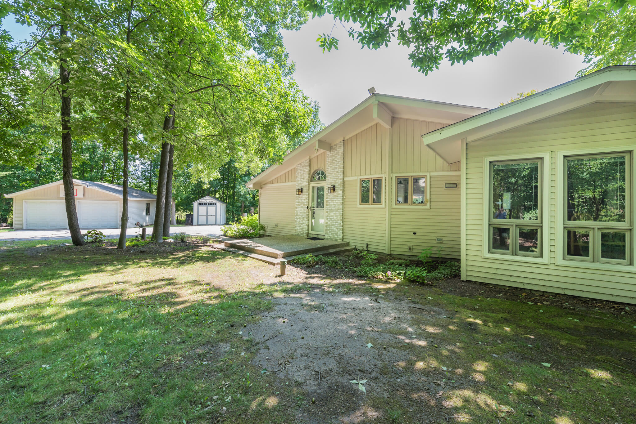 6170 Cascade Road Southeast Grand Rapids, MI 49546 - Photo 5 of 77 2_Front Exterior-5