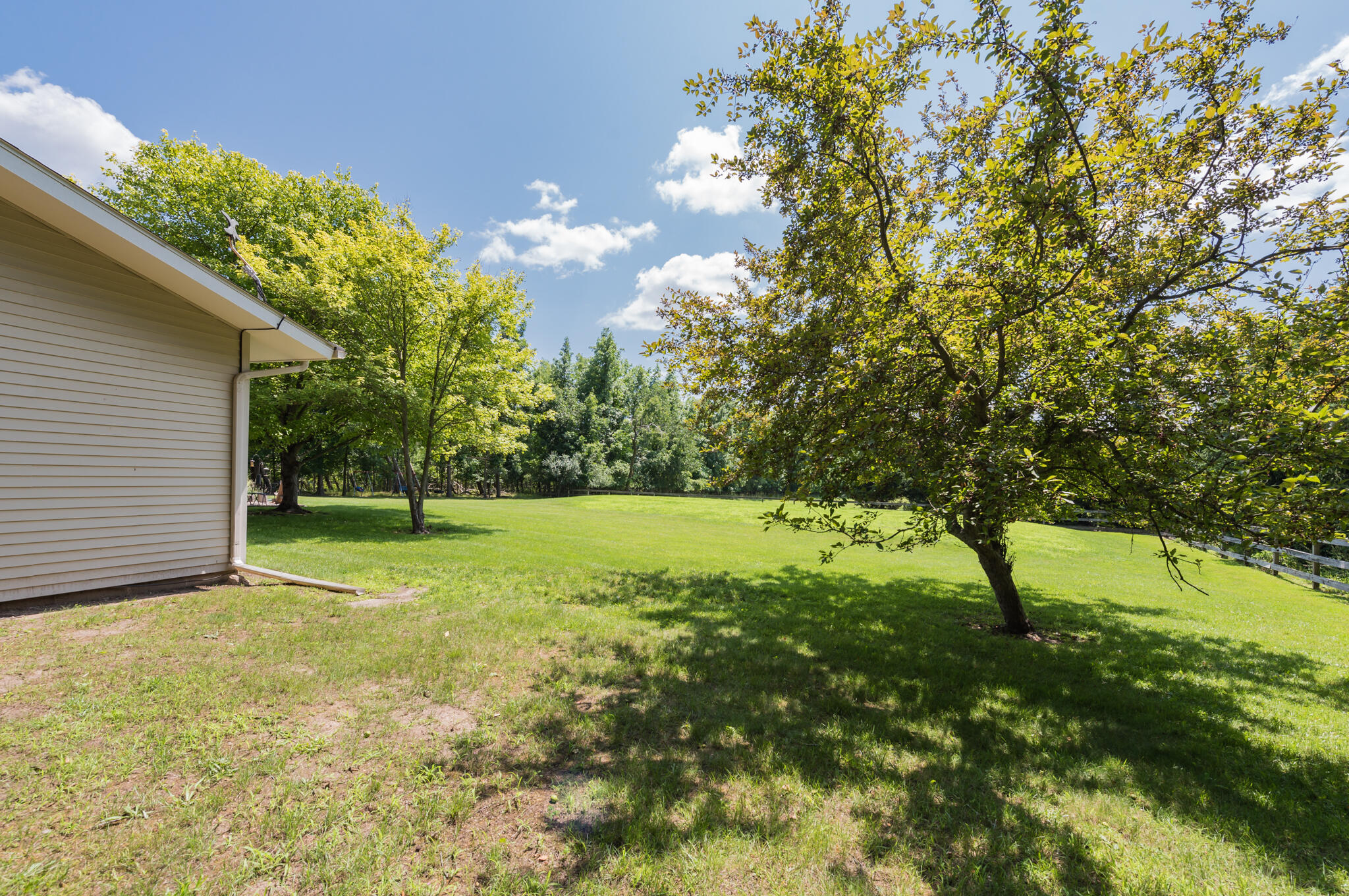 6170 Cascade Road Southeast Grand Rapids, MI 49546 - Photo 54 of 77 14_Exterior-Yard-1