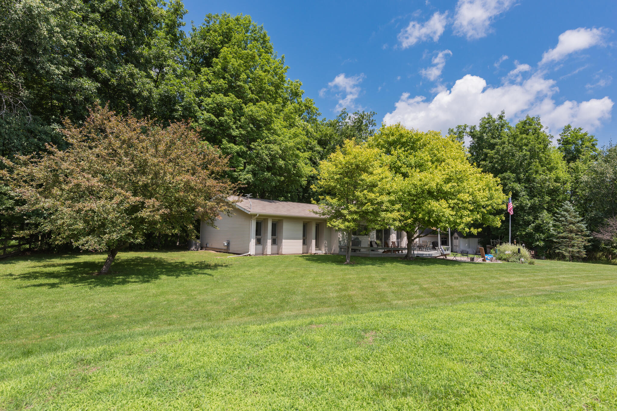 6170 Cascade Road Southeast Grand Rapids, MI 49546 - Photo 57 of 77 14_Exterior-Yard-4