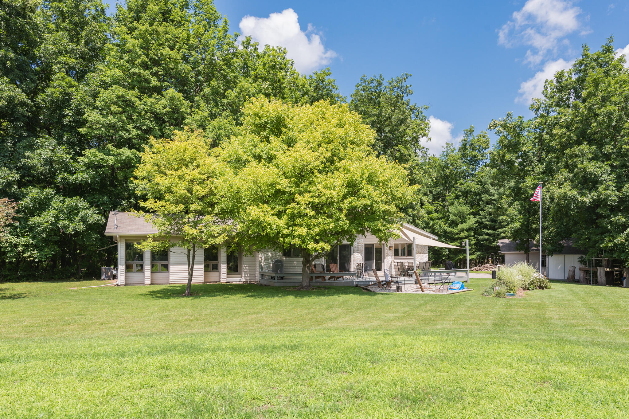 6170 Cascade Road Southeast Grand Rapids, MI 49546 - Photo 58 of 77 14_Exterior-Yard-5