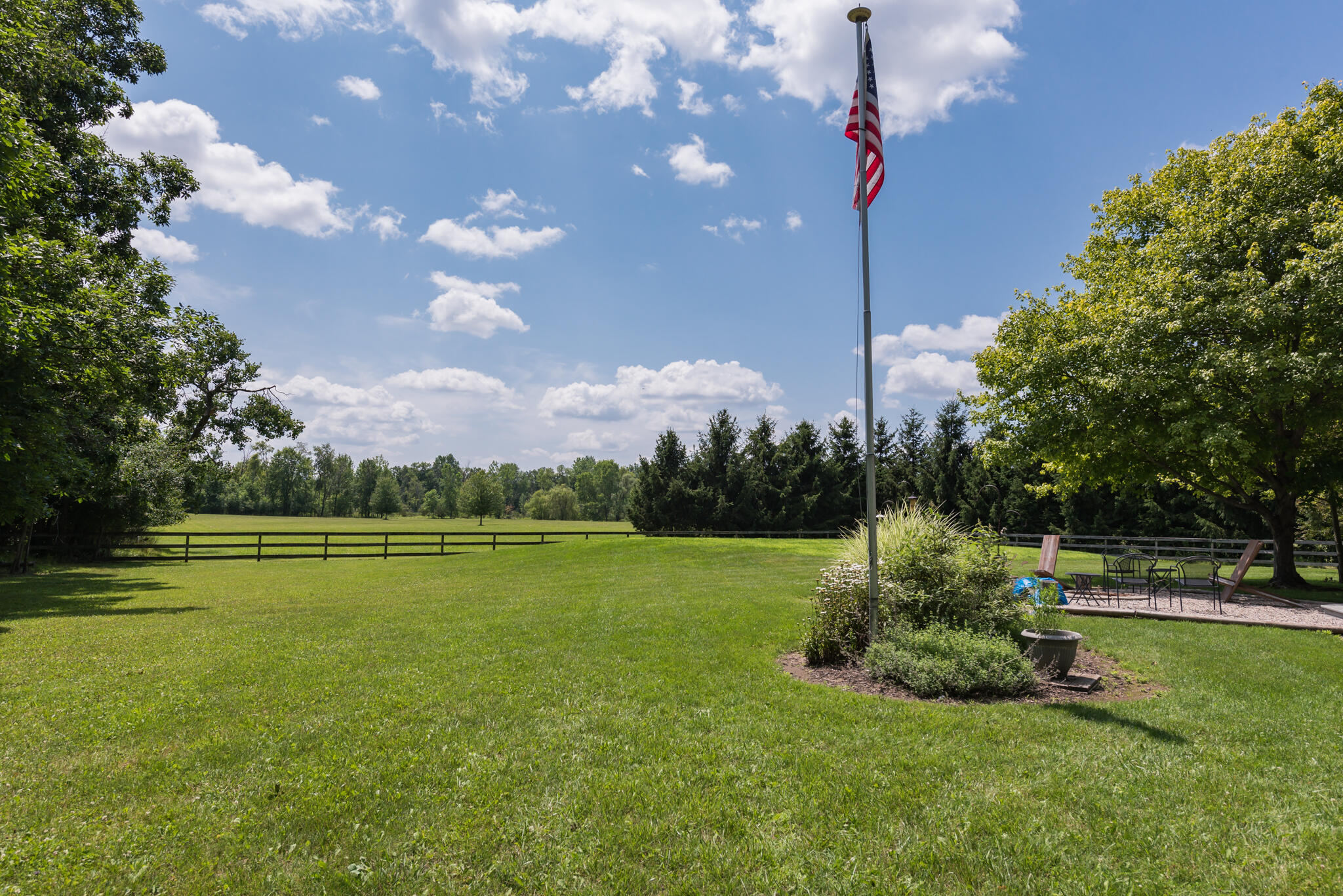6170 Cascade Road Southeast Grand Rapids, MI 49546 - Photo 63 of 77 14_Exterior-Yard-10