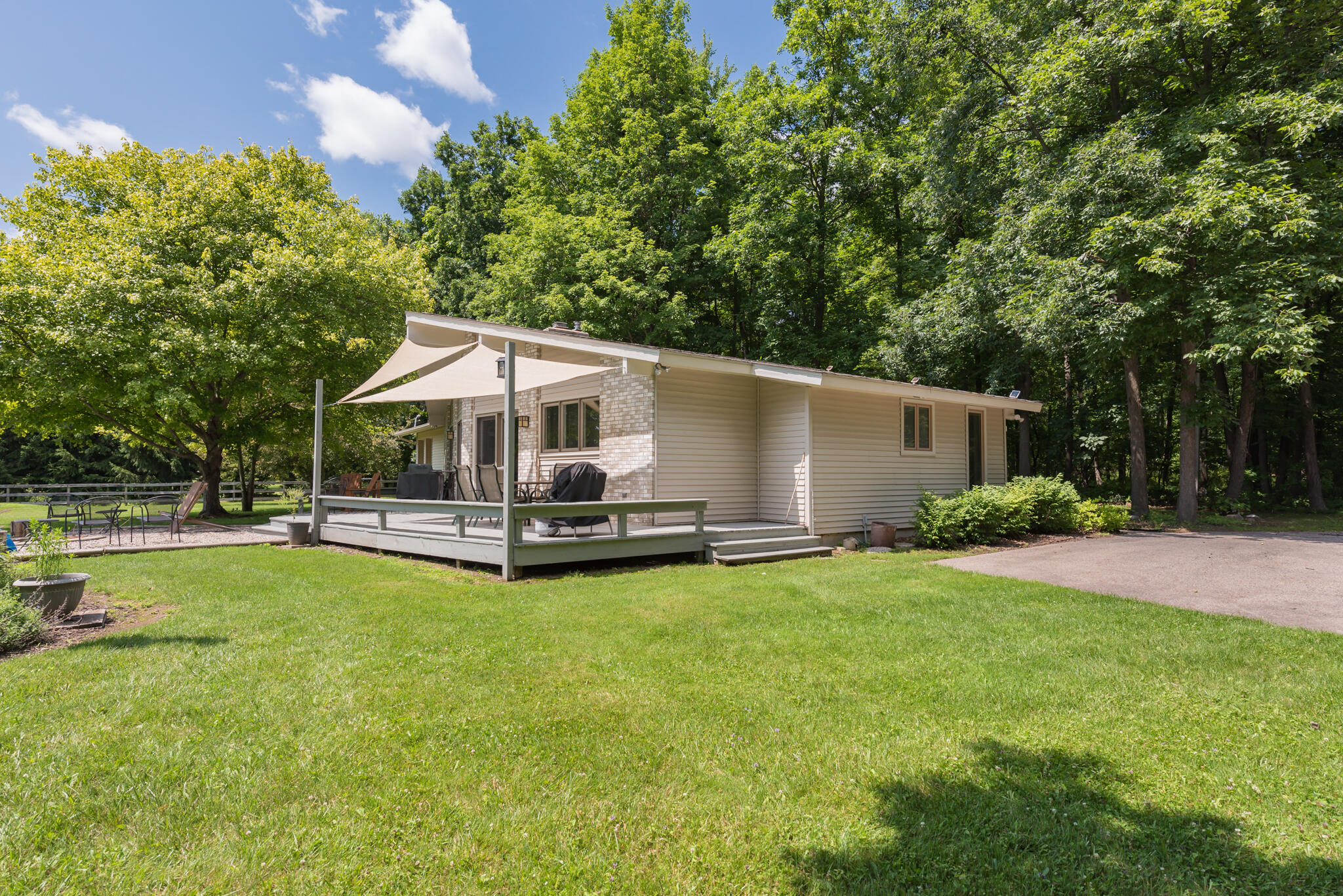 6170 Cascade Road Southeast Grand Rapids, MI 49546 - Photo 64 of 77 14_Exterior-Yard-11