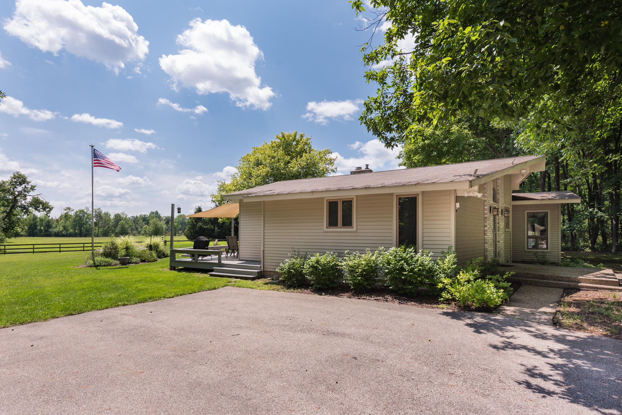 6170 Cascade Road Southeast Grand Rapids, MI 49546 - Photo 66 of 77 14_Exterior-Yard-16