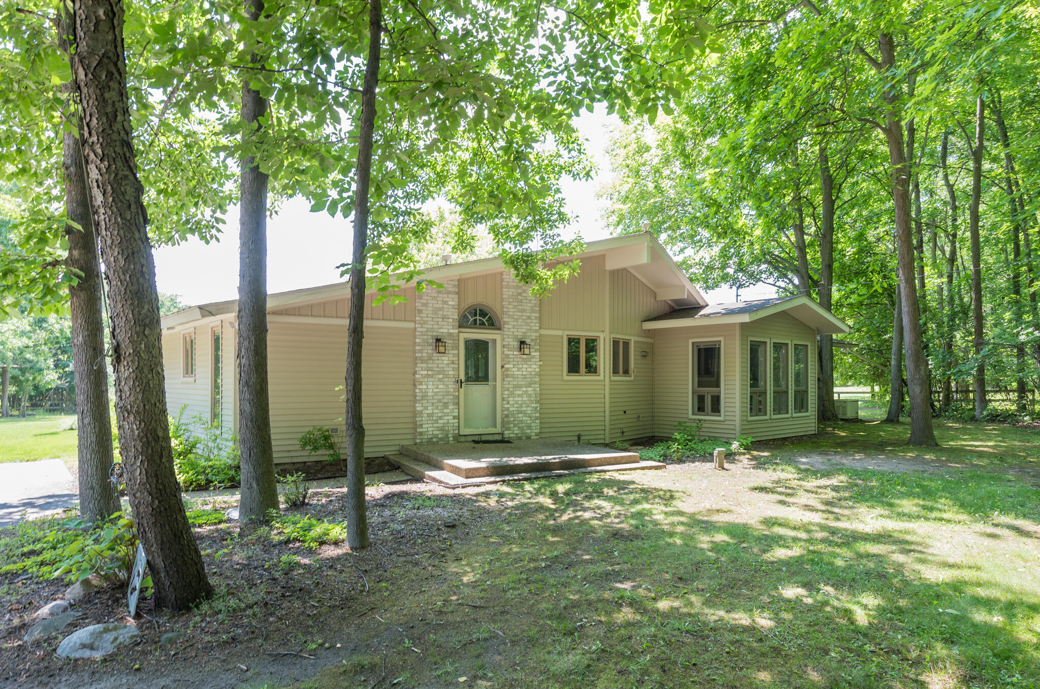 6170 Cascade Road Southeast Grand Rapids, MI 49546 - Photo 7 of 77 2_Front Exterior-1