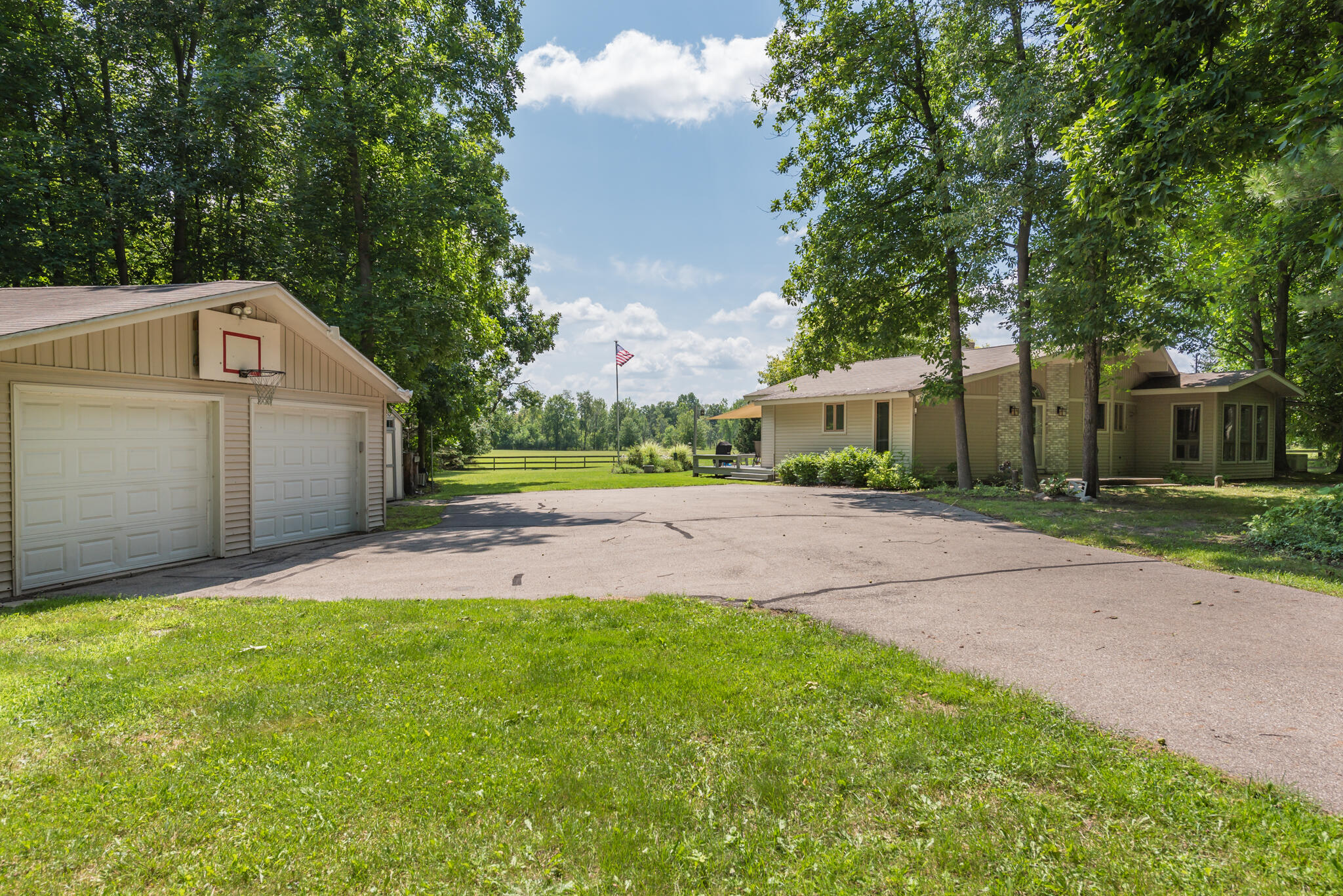 6170 Cascade Road Southeast Grand Rapids, MI 49546 - Photo 8 of 77 1_Driveway-4