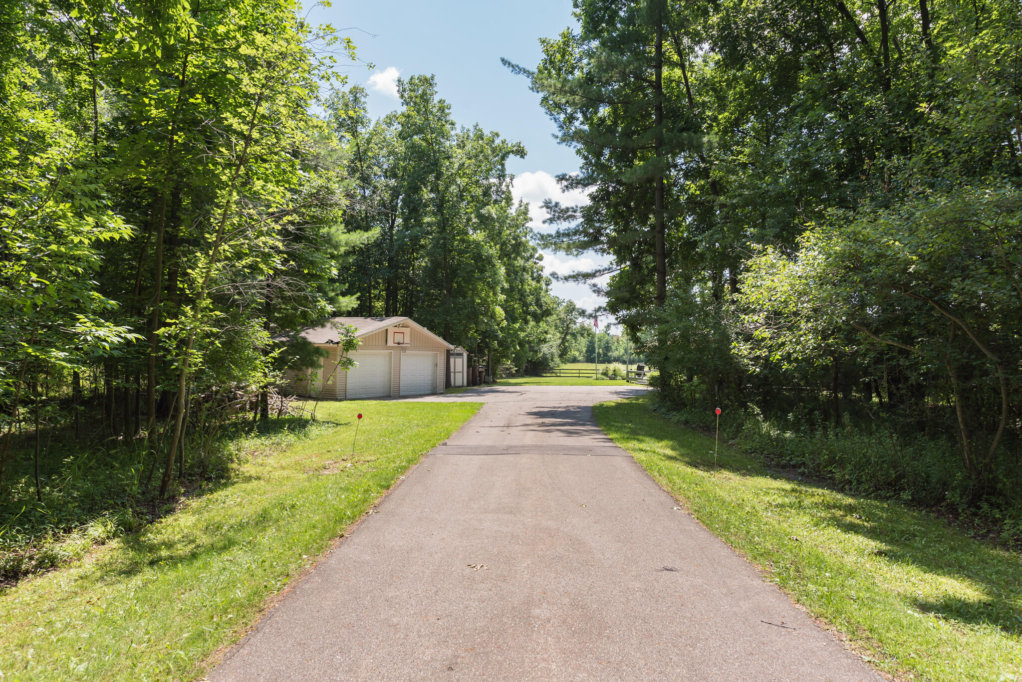6170 Cascade Road Southeast Grand Rapids, MI 49546 - Photo 10 of 77 1_Driveway-2