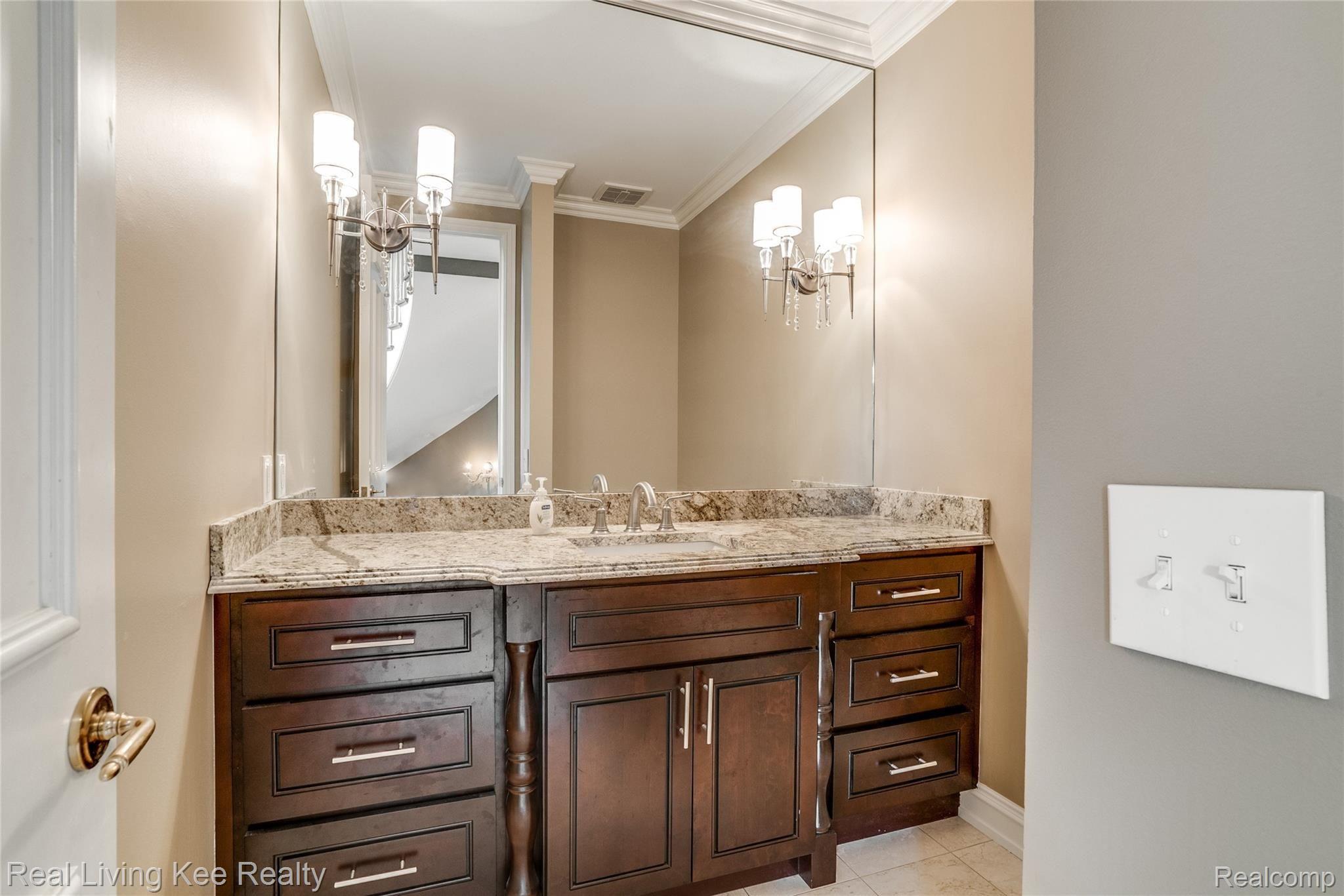 2675 Shorebrook Court Rochester, MI 48306 - Photo 27 of 98 Interiors (7 of 88).jpg